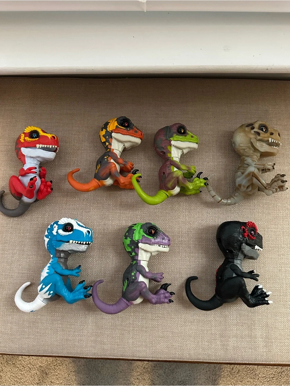 Lot of 7 WowWee Fingerlings Untamed Raptor Dinosaurs Sounds Chomping EUC - Picture 1 of 10